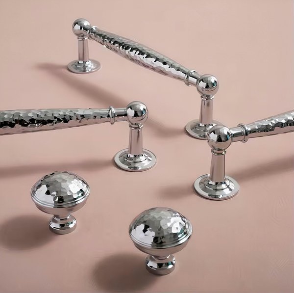 Silver hammered cabinet bar handle with feet/Shiny silver drawer pull/textured metal door handle/brass furniture hardware/kitchen hardware