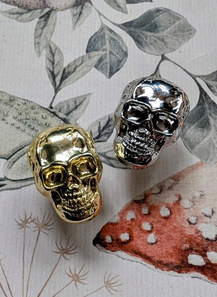 Gold or silver skull drawer handle/Skull shaped drawer pull/Gothic cabinet handle/Skull door knob/Halloween furniture hardware/Gothic core