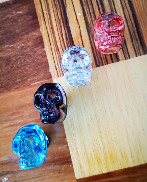 Glass crystal skull drawer knob/Pirate themed cabinet handle/Halloween door handle/Skull shaped cabinet pull/Gothic core drawer handle